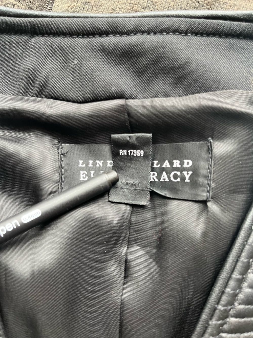 Ellen Tracy Black Quilted Genuine Leather Vest Zip Front Size 10 Made USA - Picture 10 of 10